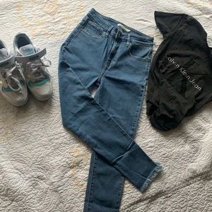 Like New Women’s Levi’s 721 Ankle Jeans size 26 High Rise Skinny